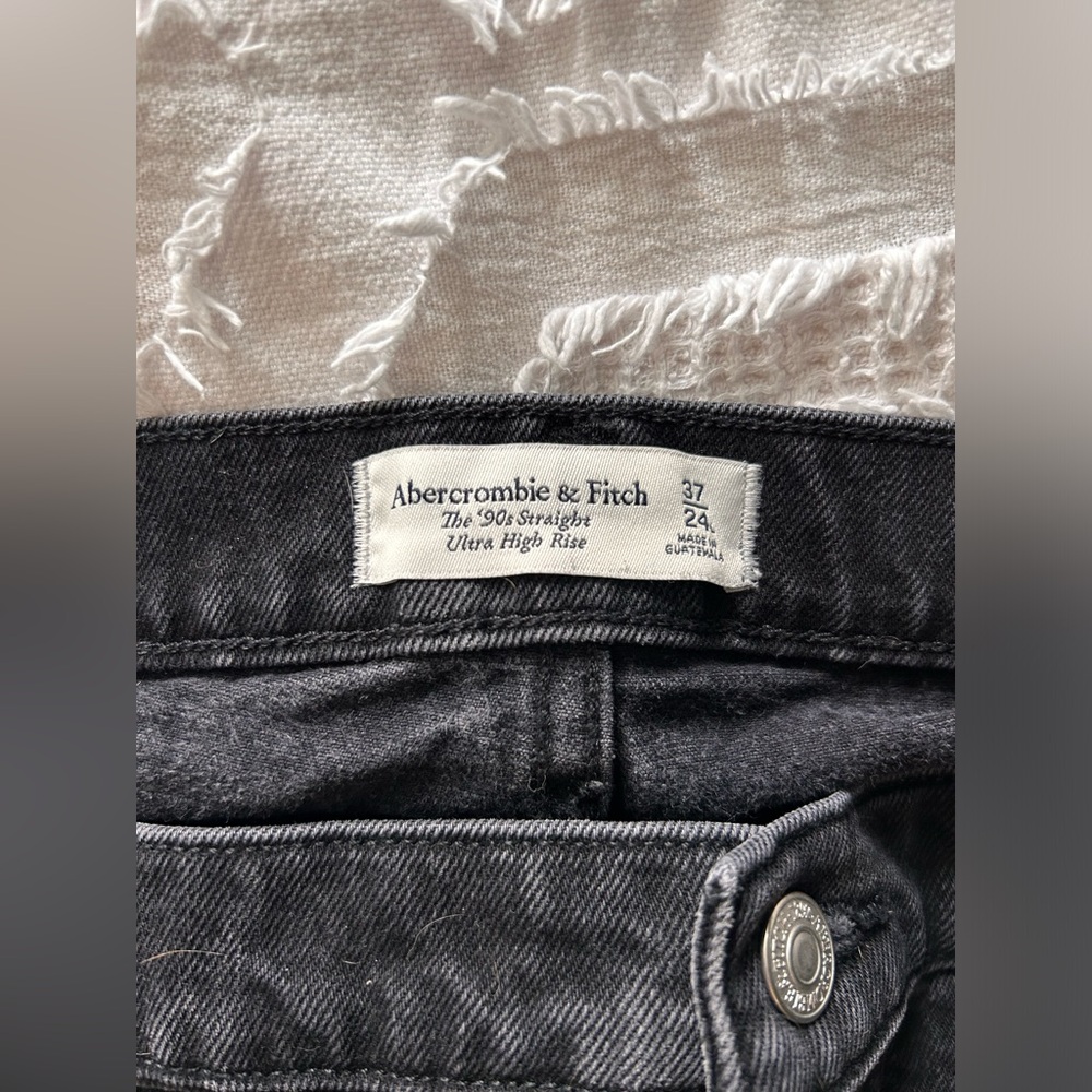 Abercrombie & Fitch The 90s Straight Ultra High Rise Black Jeans - Picture 3 of 5